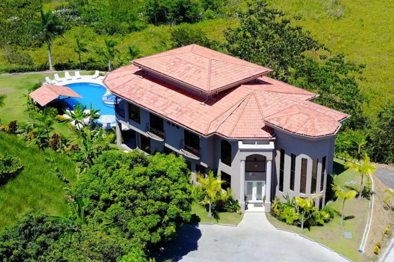 Casa Ponte 2 Vacation Rental Mansion with Pool & Jacuzzi