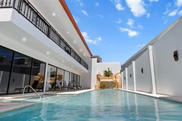 Ocean Breeze Villa Luxury 9BR Villa Steps from Jaco Beach