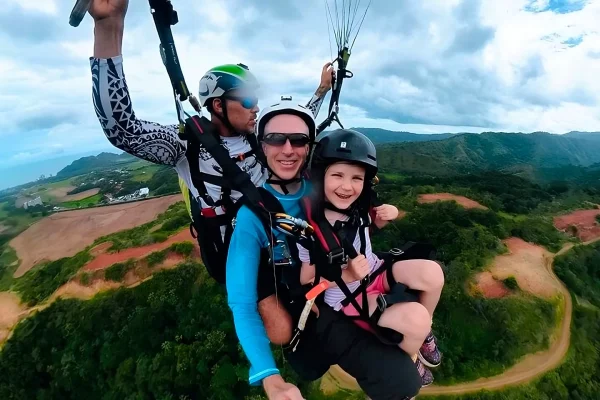 Jaco-Paragliding-Tours-Costa-Rica-JTD-02 View of a family during a Jaco Paragliding Tour in the air