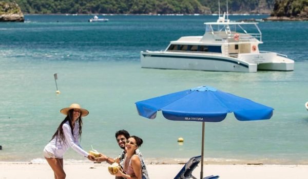 Tortuga-IslandPublic-Tour-Costa-Rica